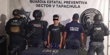 Aseguran 10 bolsitas con presunta marihuana; un hombre queda a disposición de la Fiscalía