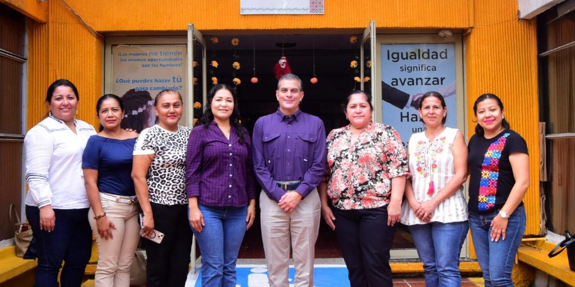 Yamil Melgar gestiona ante INIFECH mejoras en instalaciones educativas de Tapachula