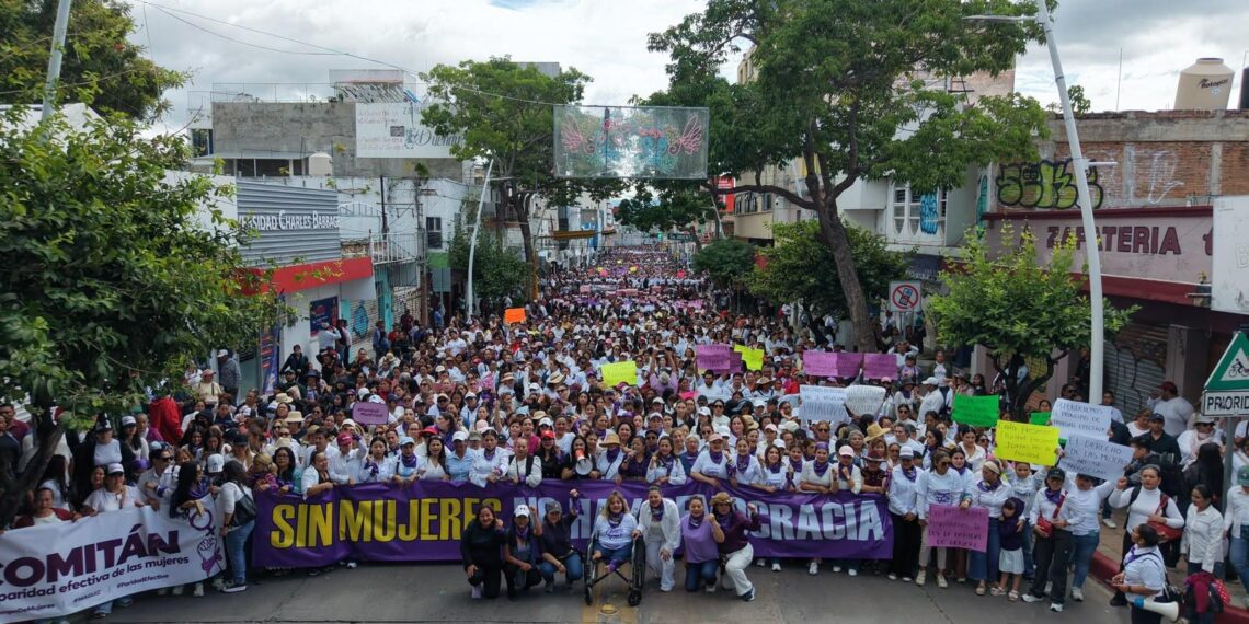 Mujeres de Chiapas marchan en defensa de la reforma de paridad efectiva