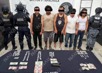 Detienen a cinco hombres con presunta droga y un arma hechiza en Tuxtla Chico