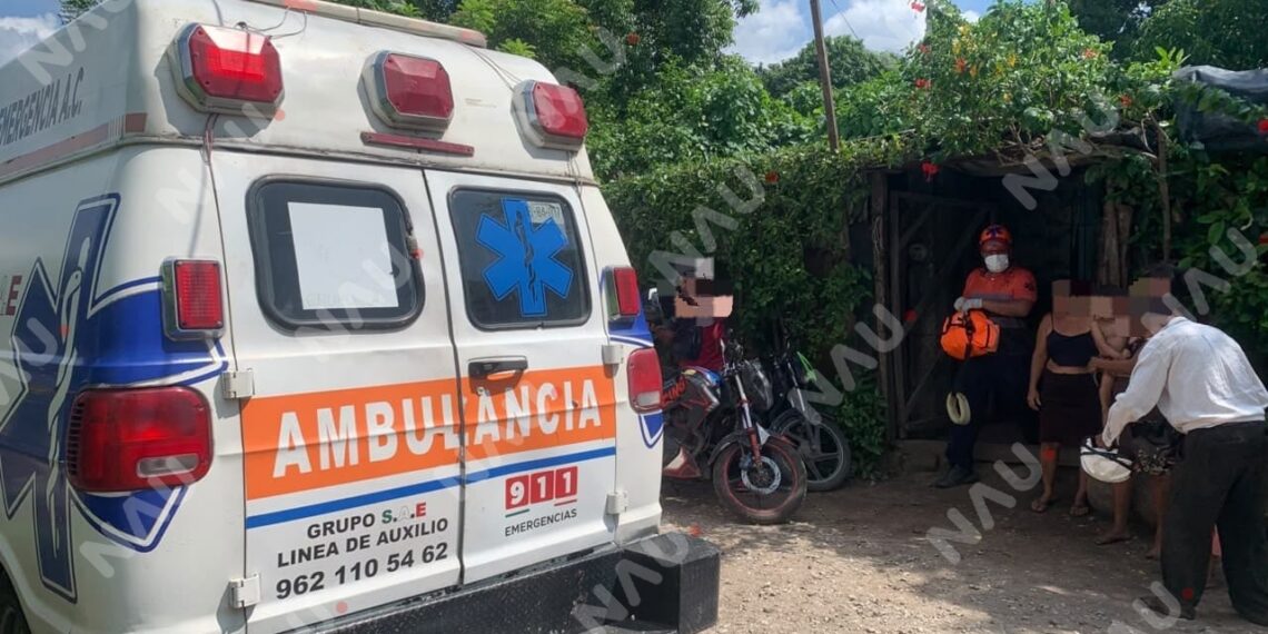 Cae a pozo de 15 metros en Viva México; SAE atiende al lesionado