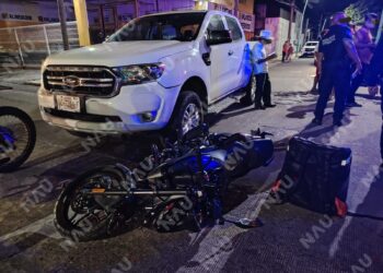 Rescatista resulta lesionada tras choque con camioneta en Tapachula